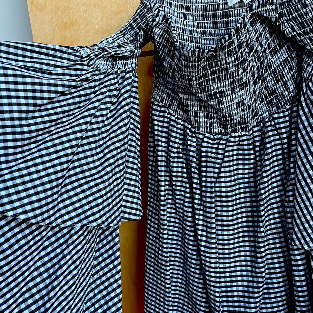 Gingham strapless dress with bell sleeves